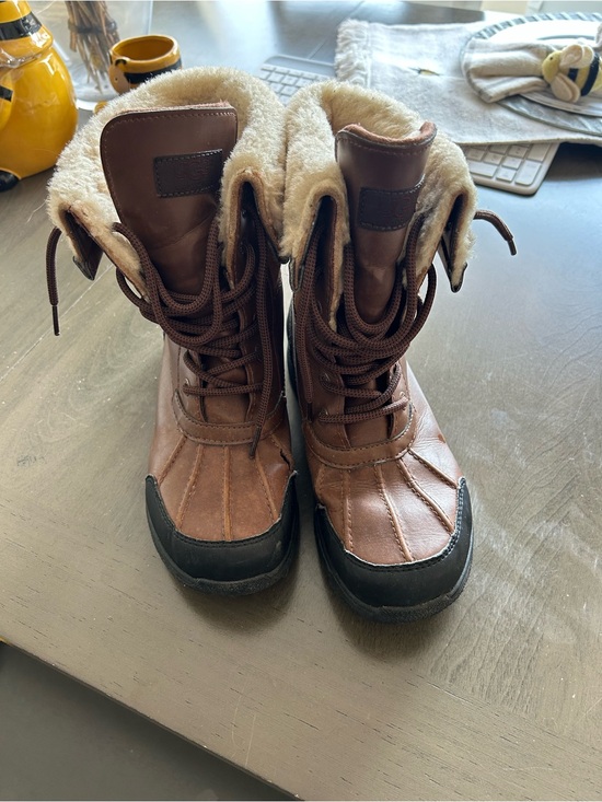 UGG Shoes - UGG Chestnut Brown Lace-Up Shearling-Trim Boot